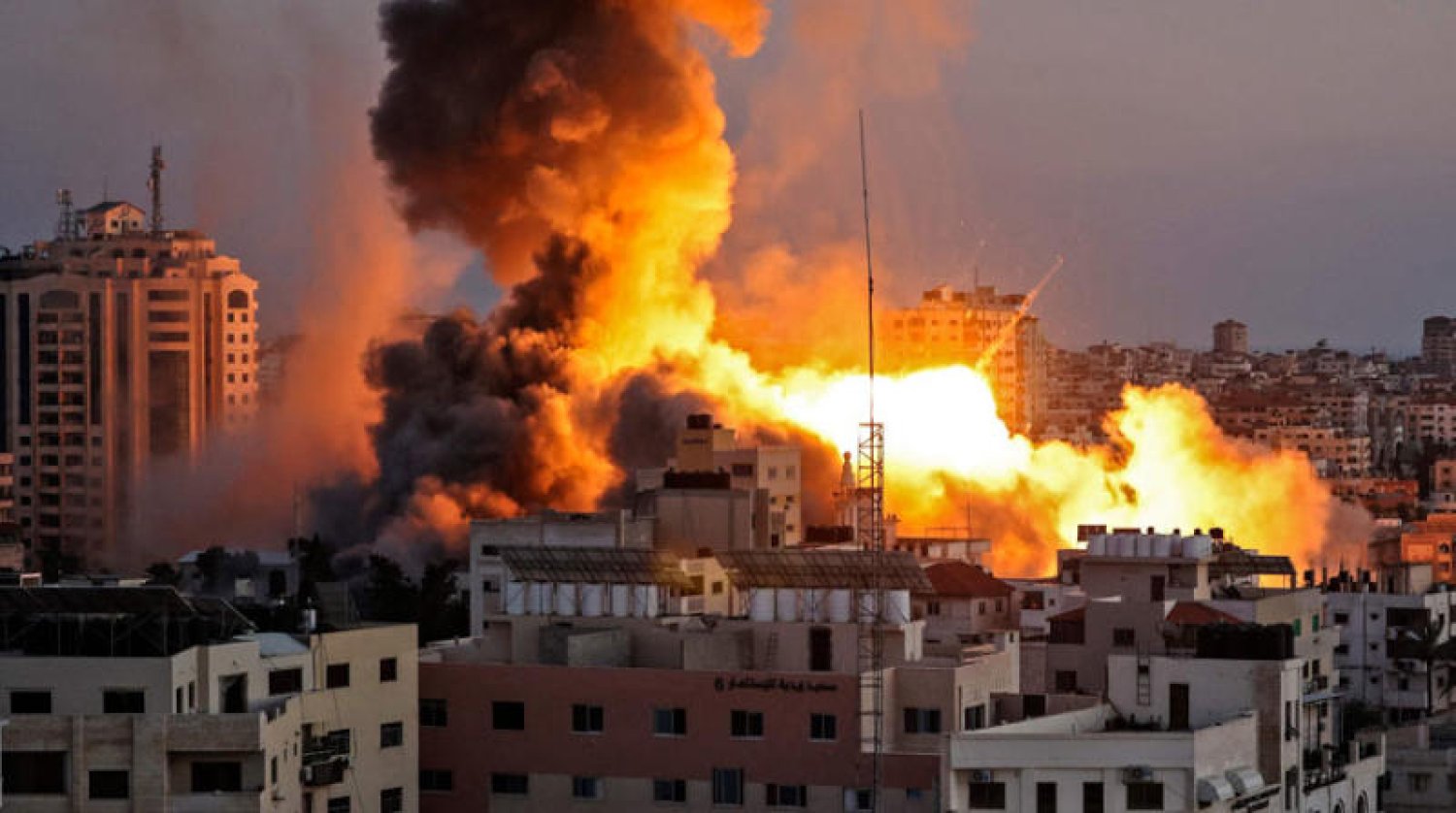 العدوان الصهيوني على غزة : استشهاد أربعة صحفيين وعائلاتهم في قصف للاحتلال شمال ووسط القطاع