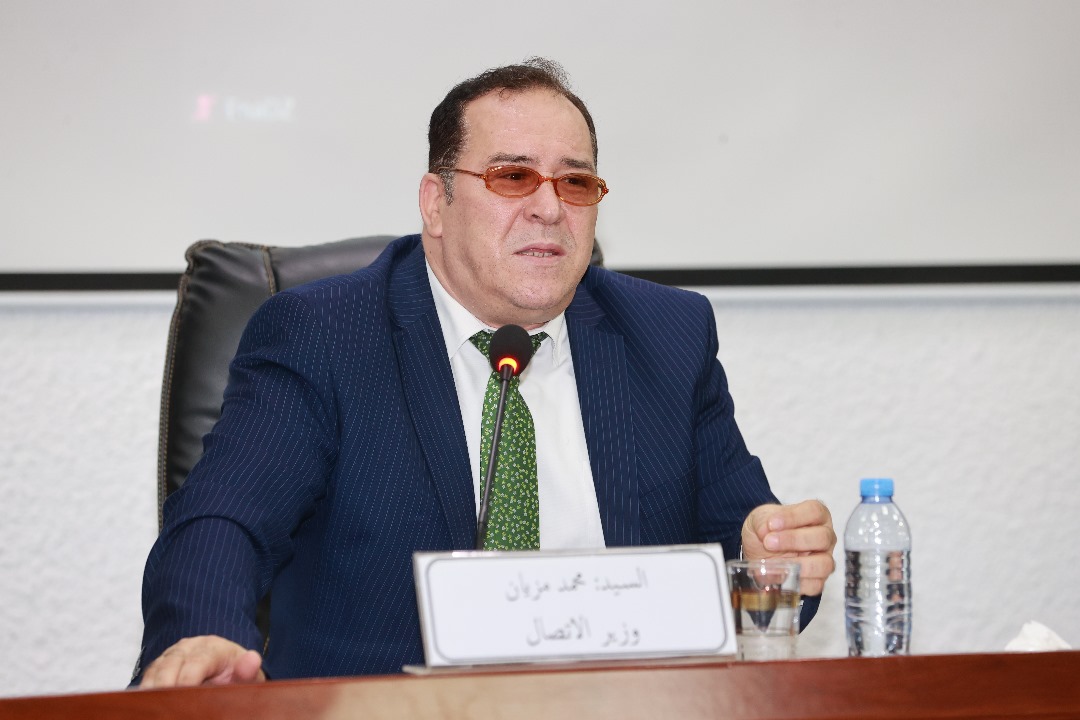 وزير الاتصال يؤكد على دعم المبادرات الهادفة إلى تعزيز مكانة اللغة الأمازيغية في الإعلام الوطني