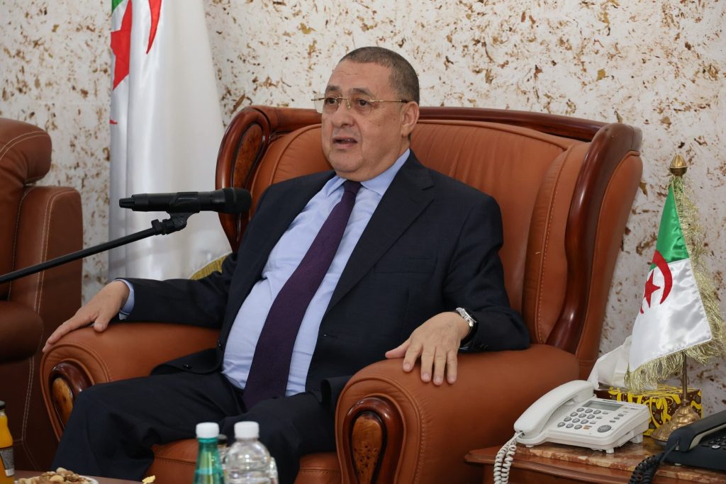 مراد يشدد على ضرورة مواصلة جهود فك العزلة وتأهيل المسالك الريفية