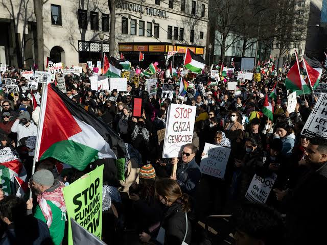 فلسطين : مظاهرة في ستوكهولم احتجاجا على توسيع الاحتلال الصهيوني حرب الإبادة على قطاع غزة
