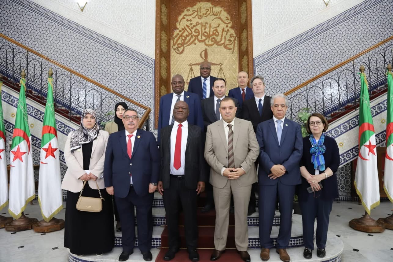 الوطن وزير العدل يستقبل قاضي القضاة ورئيس المحكمة العليا والدستورية لجمهورية زمبابوي