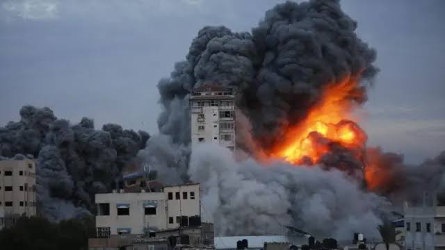 أزيد من 50 شهيدا فلسطينيا جراء قصف الاحتلال الصهيوني جنوب وشمال قطاع غزة