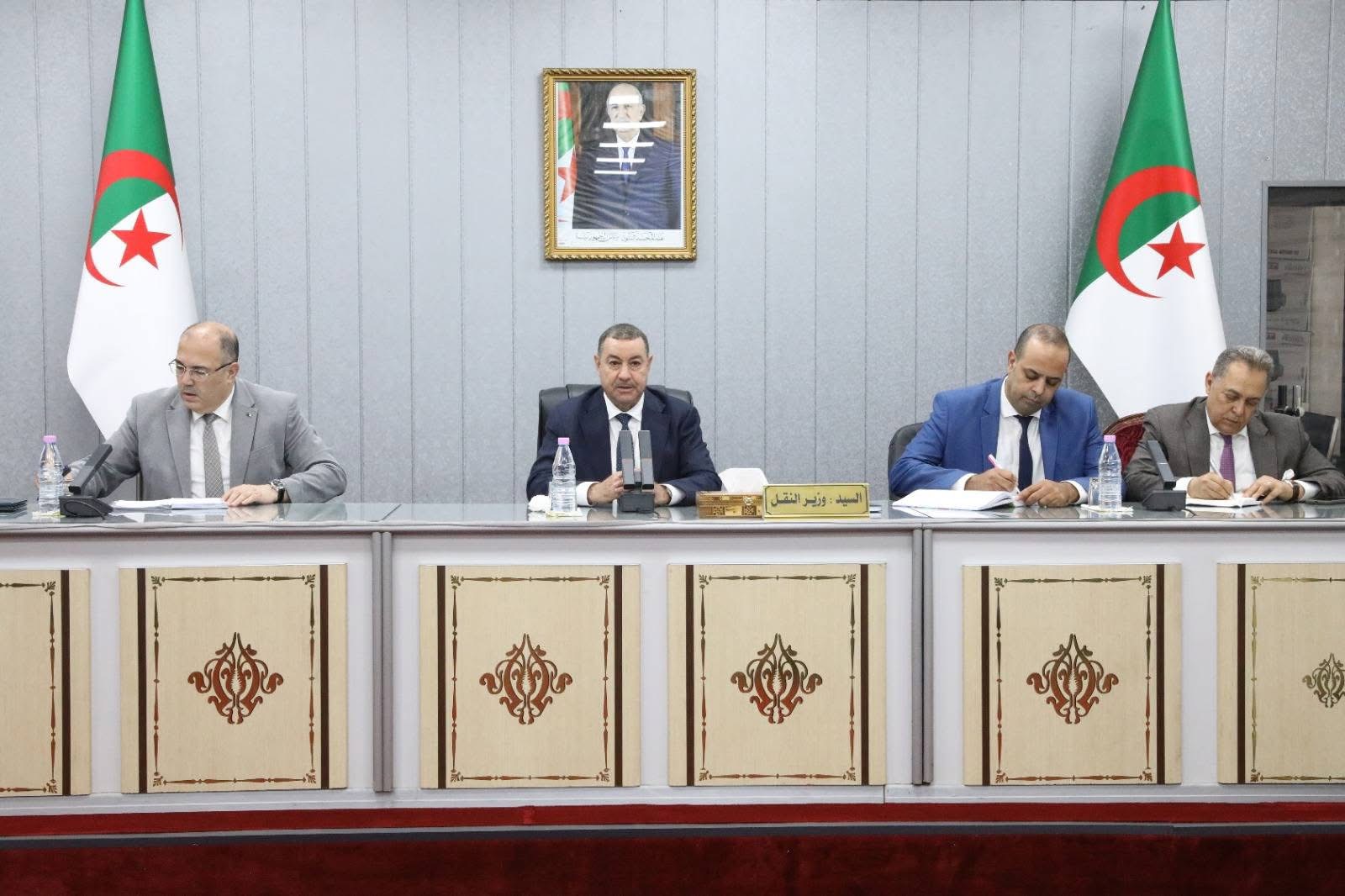 وزير النقل يترأس اجتماعا تنسيقيا لتحسين خدمات النقل البحري لفائدة الجالية الجزائرية بالخارج