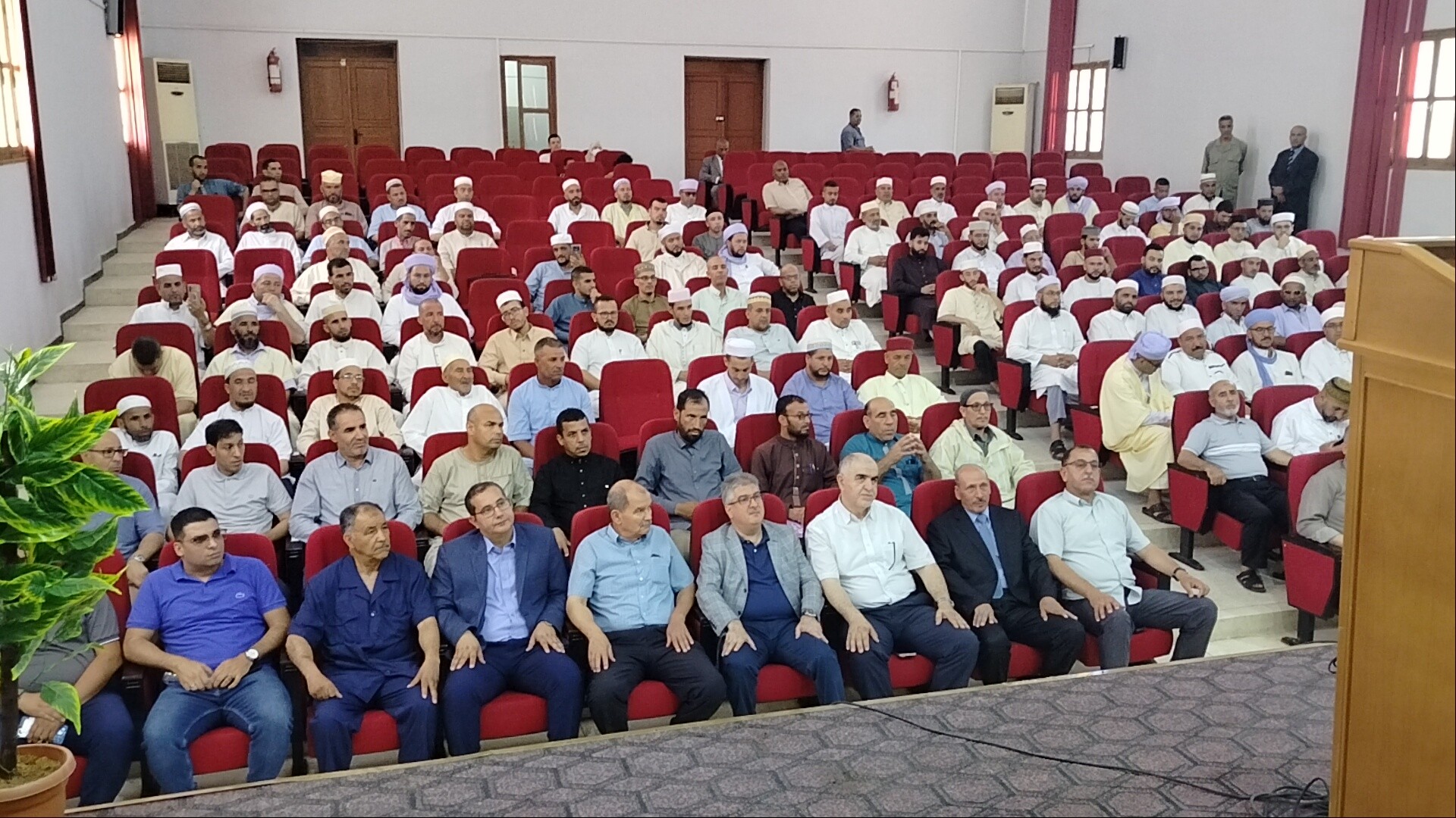 المعهد الوطني للتكوين المتخصص للأسلاك الخاصة بإدارة الشؤون الدينية والأوقاف لغليزان: تخرج دفعة من الأئمة الوعاظ