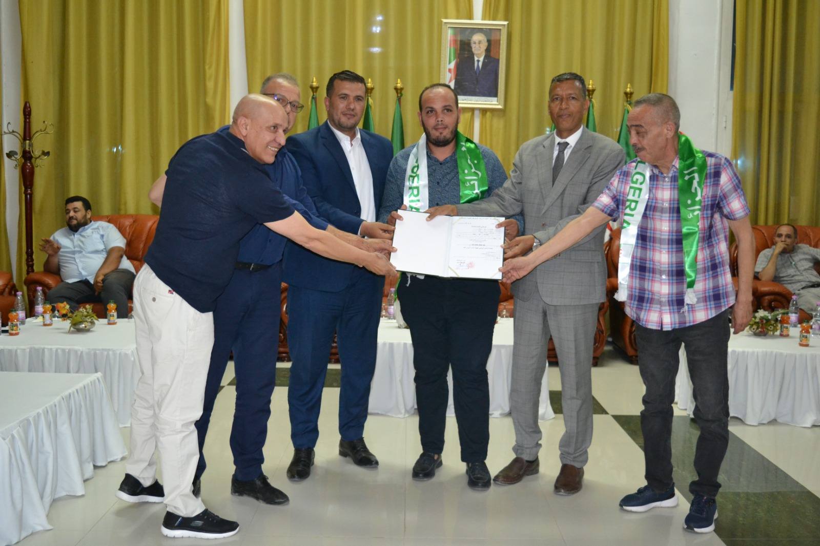 باتنة : إعانات مالية لفائدة 7 فرق لكرة القدم تنشط بعدد من بلديات الولاية