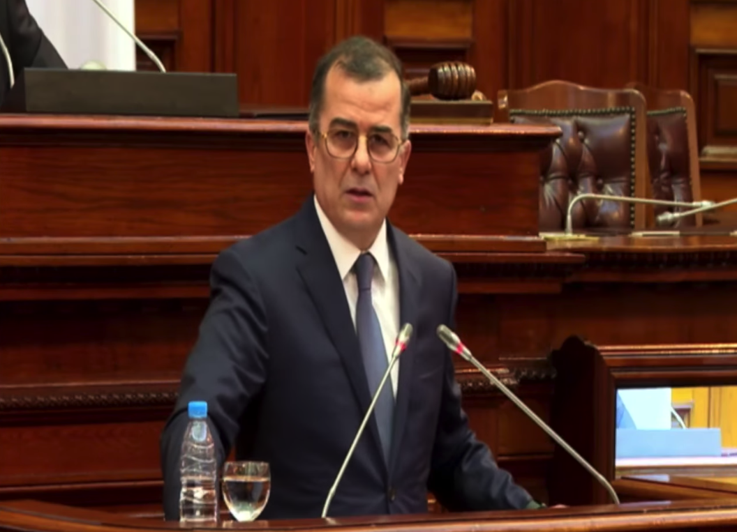 بن طالب يعرض مشروع القانون المتضمن تمديد عطلة الأمومة