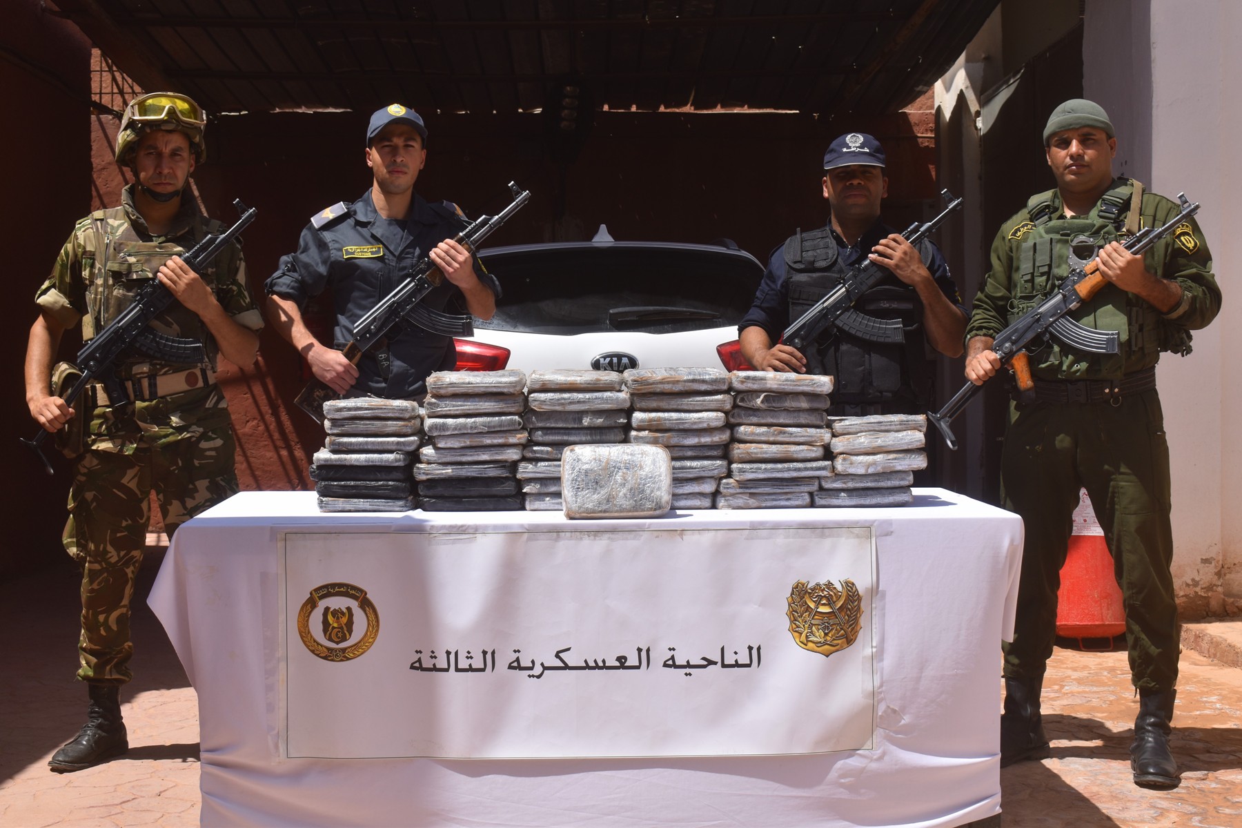 وزارة الدفاع.. احباط محاولات إدخال زيد من 3 قناطير من الكيف عبر الحدود مع المغرب