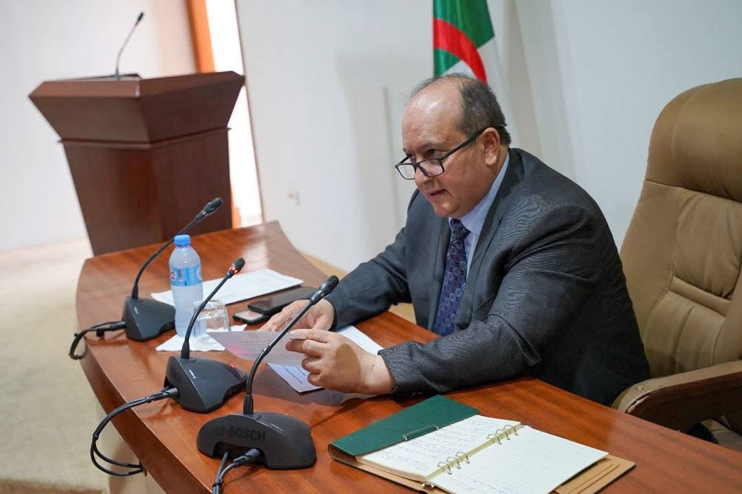 وزير الصناعة يجتمع بالرؤساء المديرين العامين للمجمعات الصناعية العمومية الكبرى
