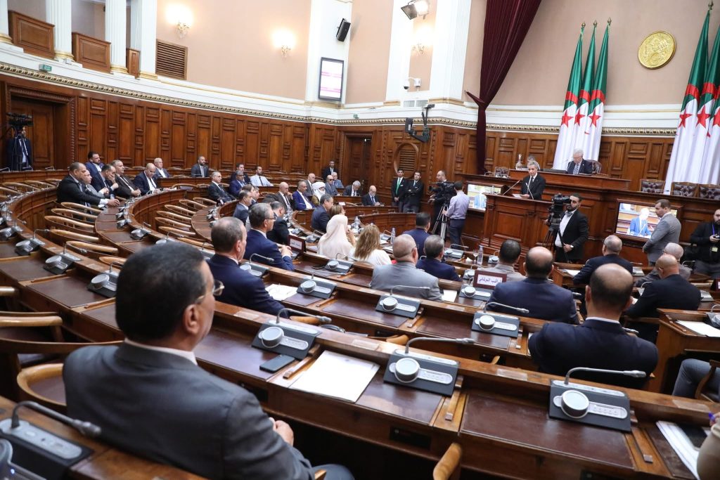 أعضاء مجلس الأمة يوجّهون سبعة (07) أسئلة شفوية إلى ثلاثة (3) أعضاء في الحكومة