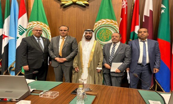 عضوا مجلس الأمة العربي مواز وعيسى بورقبة يؤديان اليمين في الجلسة العامة للبرلمان العربي