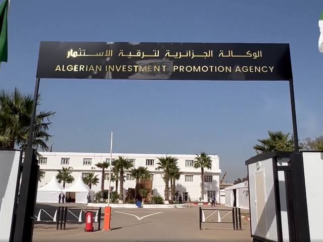 الوكالة الجزائرية لترقية الاستثمار تشرع في إلغاء مقررات الاستفادة من العقار لحاملي المشاريع غير الجاهزة