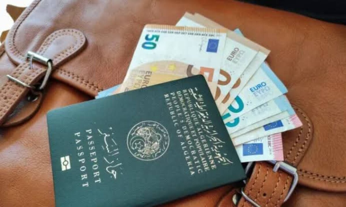 انطلاق عملية صرف المنحة السياحية المقدرة بـ750 يورو عبر 5 بنوك وطنية