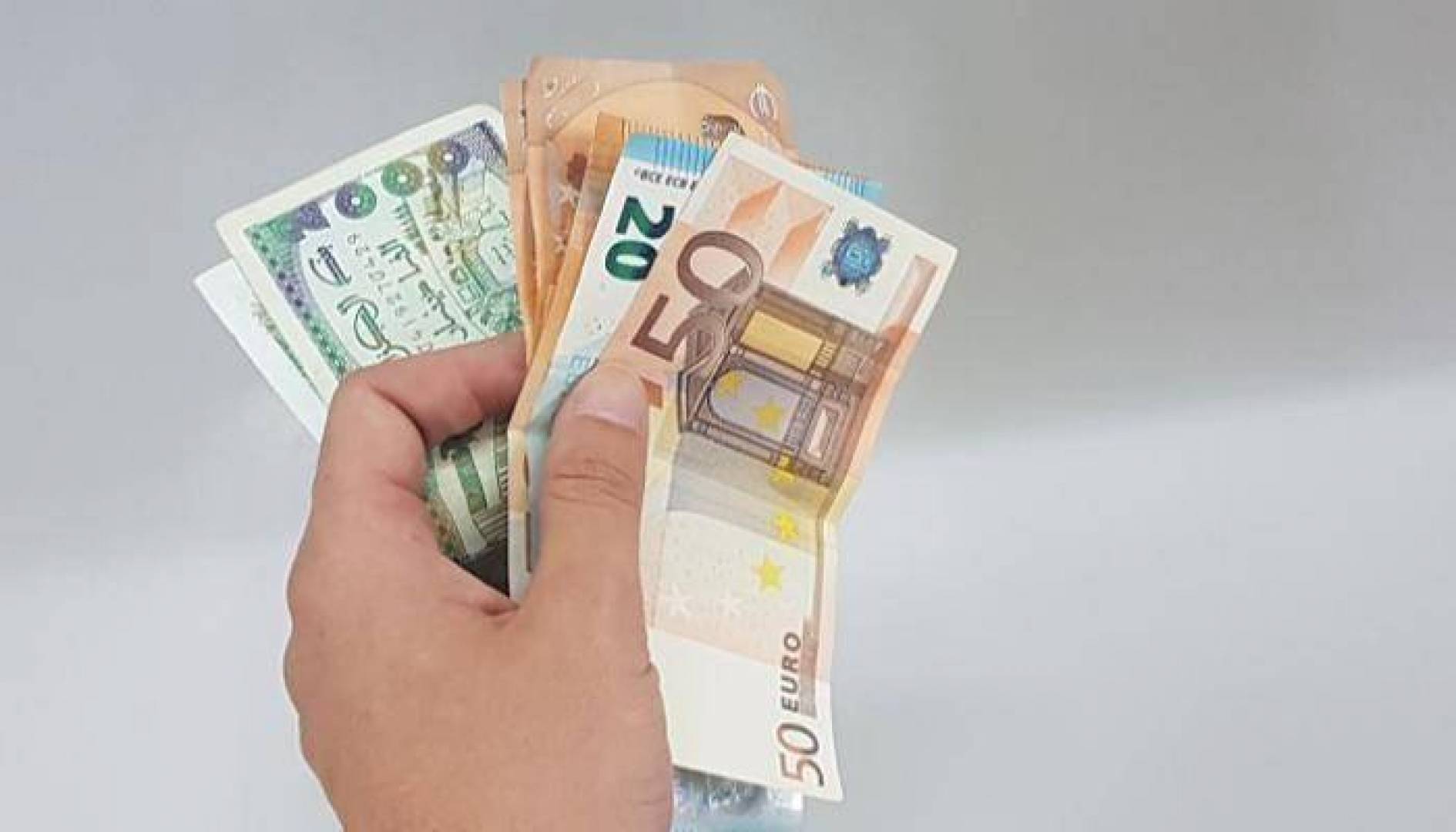 بنك الجزائر:  هذه أسعار صرف الأوراق النقدية وشيكات السفر لهذا الأسبوع