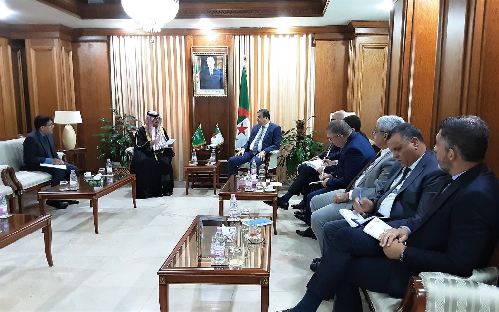 عرقاب يتباحث مع السفير السعودي لدى الجزائر فرص التعاون والاستثمار