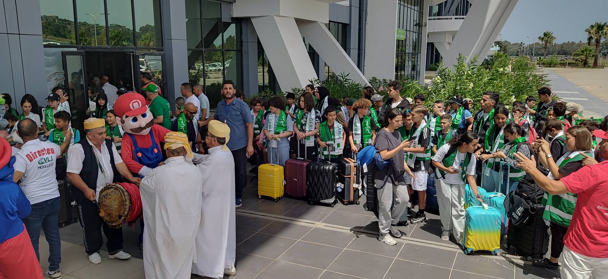 جيجل: استقبال أول فوج من أبناء الجالية الوطنية المقيمة بالخارج بمطار فرحات عباس