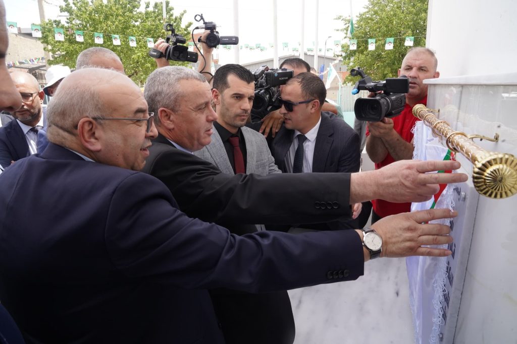 وضع حجر أساس مشروع إنجاز وحدة لإنتاج المادة الأولية لصناعة الأدوية المضادة للسرطان بسطيف