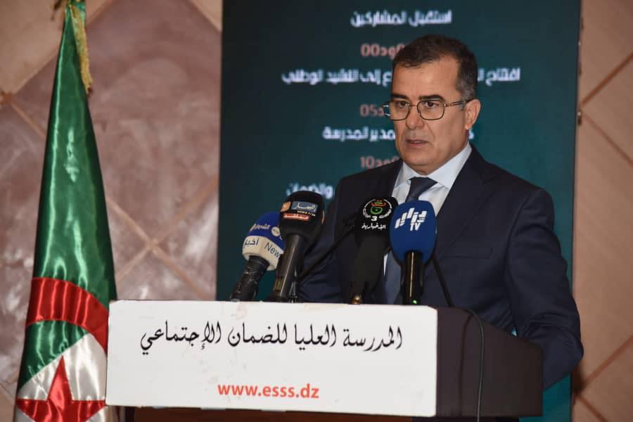 بن طالب يشرف على مراسم حفل تخرج الدفعة العاشرة لطلبة المدرسة العليا للضمان الاجتماعي