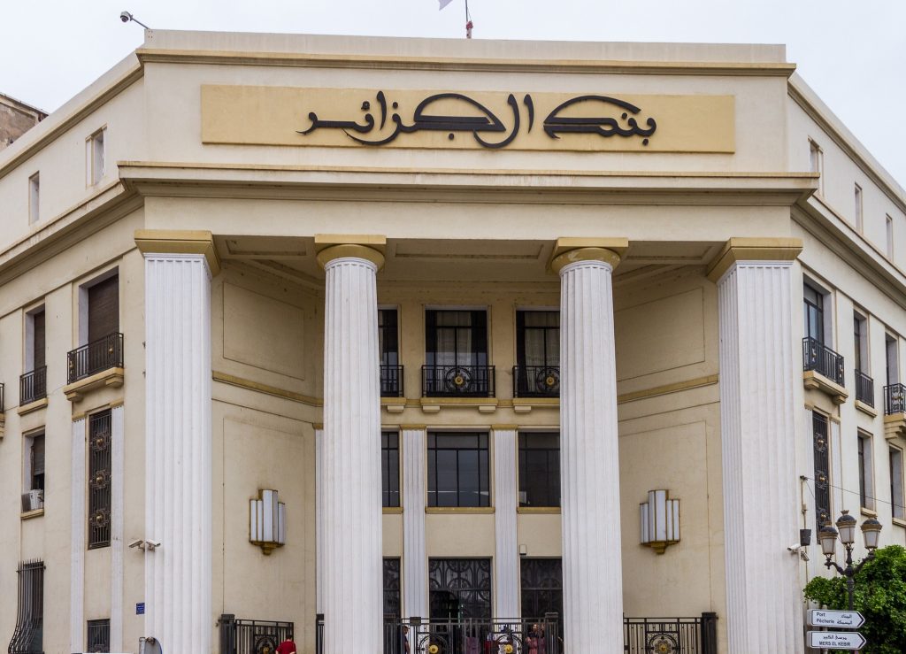 بنك الجزائر.. حجز حق الصرف للسفر الى الخارج سيتم عن بعد قريبا