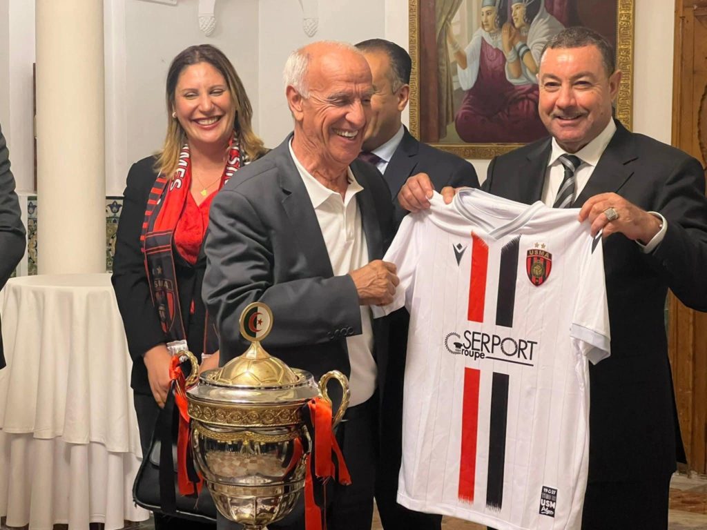 بعد تتويجه بكأس الجمهورية: وزير النقل يُكرّم فريق اتحاد الجزائر