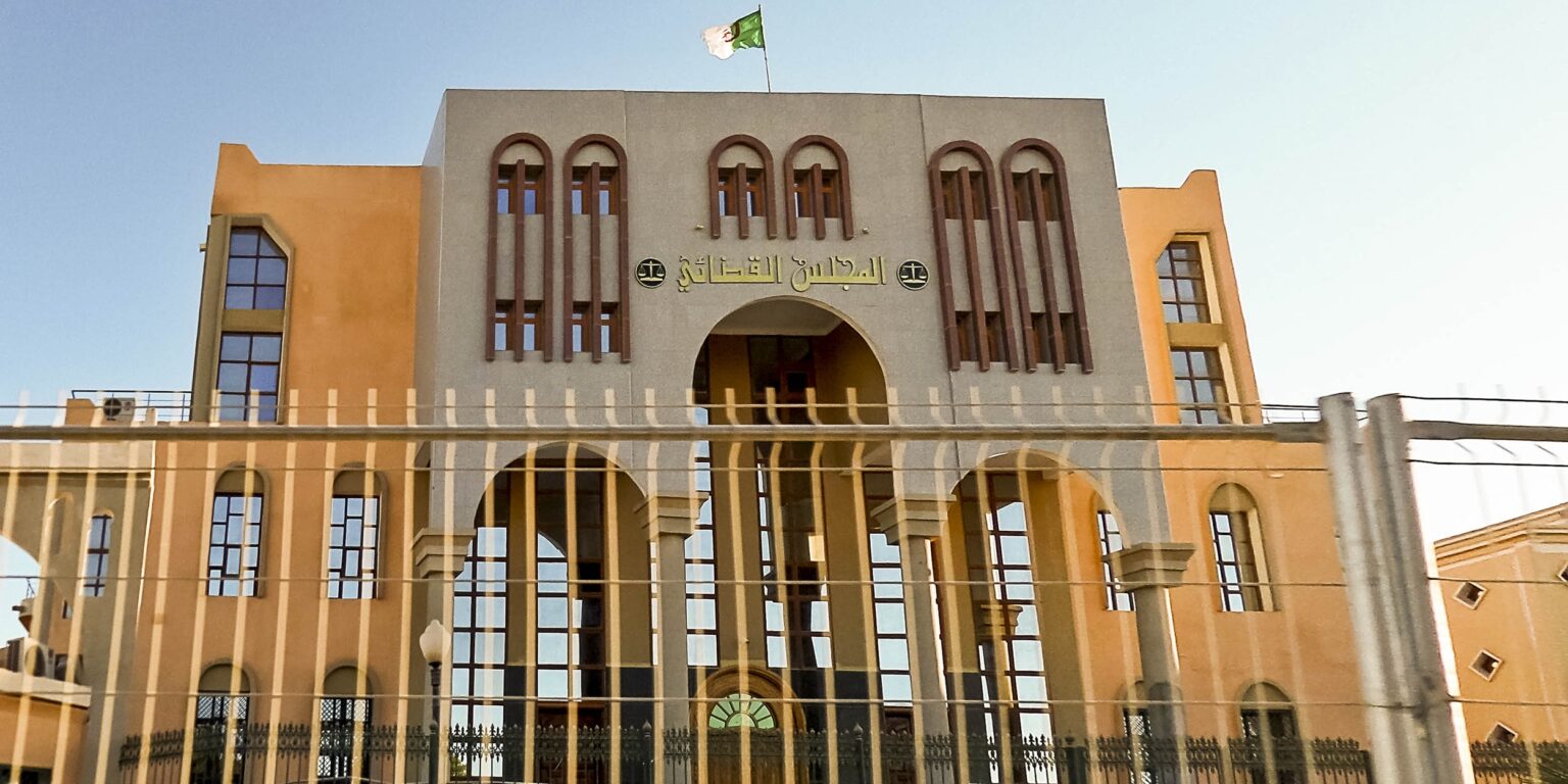 محكمة ورقلة : إصدار أمر بإيداع ضد شخص متورط بنقل أزيد من 54 كلغ من الكوكايين