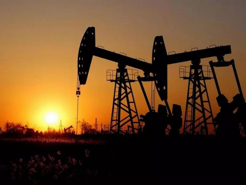 تراجع أسعار النفط عند التسوية