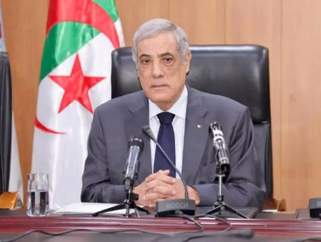 الوزير الأول يترأس اجتماعاً للحكومة