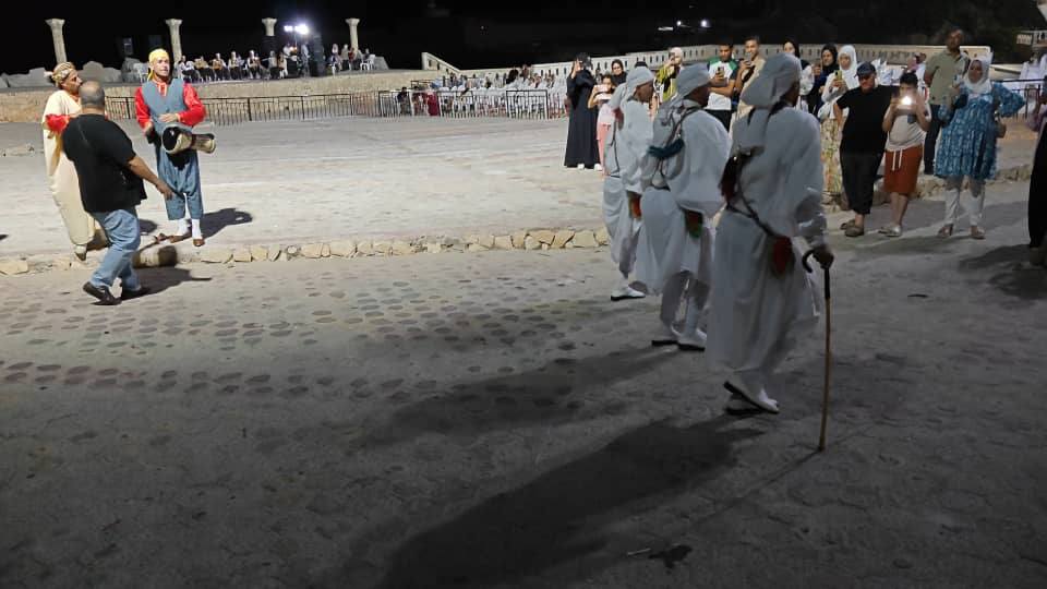 سيدي بلعباس..  ساحة المقطع 2 فضاء ترفيهي مفتوح لجلسات عائلية وسهرات فنية