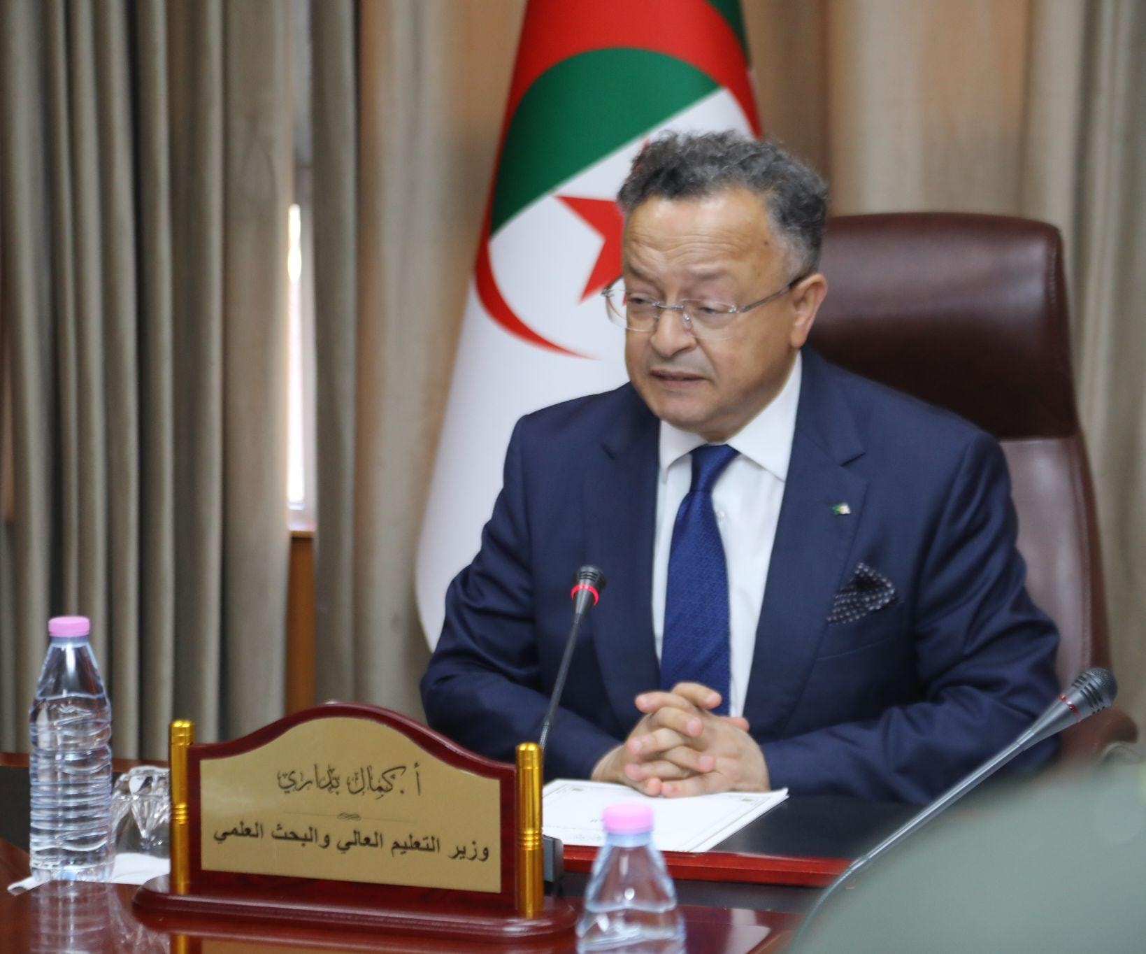 الدخول الجامعي2026/2025 .. بداري يجتمع بإطارات من الوزارة والديوان الوطني للخدمات الجامعية