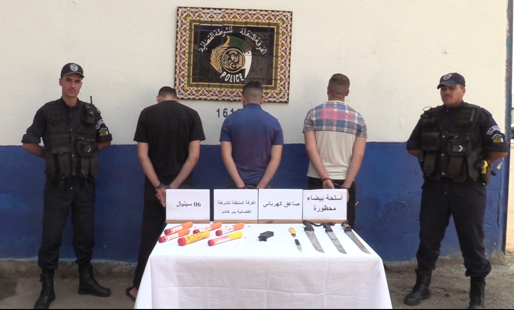 العاصمة .. الإطاحة بعصابة أحياء وحجز أسلحة بيضاء محظورة