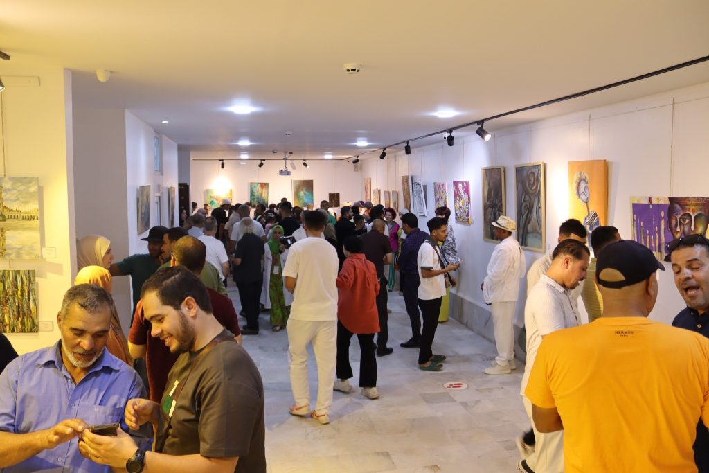 المسيلة: افتتاح المعرض الدولي للفنون التشكيلية بمتحف ”نصر الدين ديني” ببوسعادة