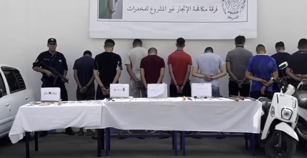البليدة: الإطاحة بعصابة أحياء و حجز أسلحة بيضاء و أقراص مهلوسة