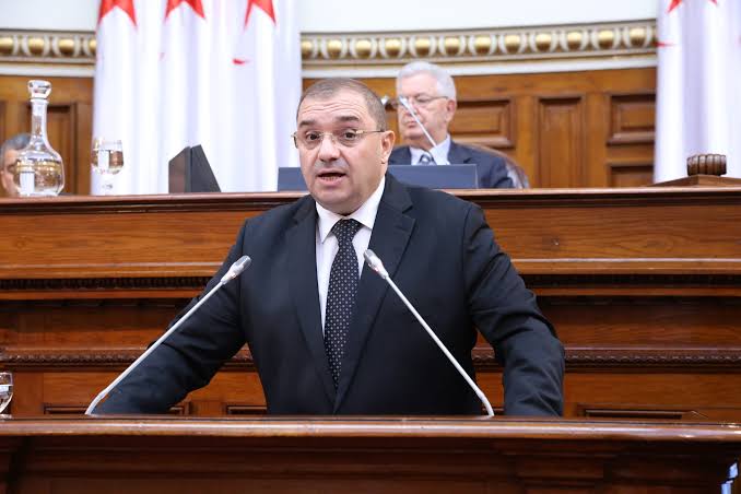 بوجمعة يشرف غدا السبت على حفل تكريم المحبوسين المتفوقين في شهادتي البكالوريا والتعليم المتوسط دورة جوان 2025