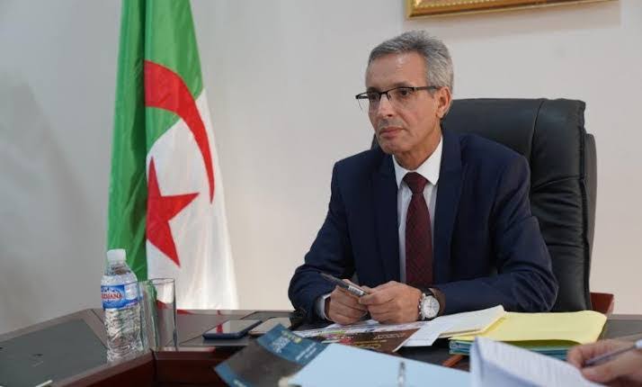 وزير الثقافة يزور الفنان القدير “قنا المغناوي” للاطمئنان على صحته