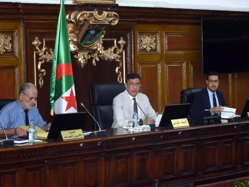 الدخول المدرسي المقبل والإجراءات الاستباقية لموسمي الخريف والشتاء محور اجتماع ترأسه والي ولاية العاصمة