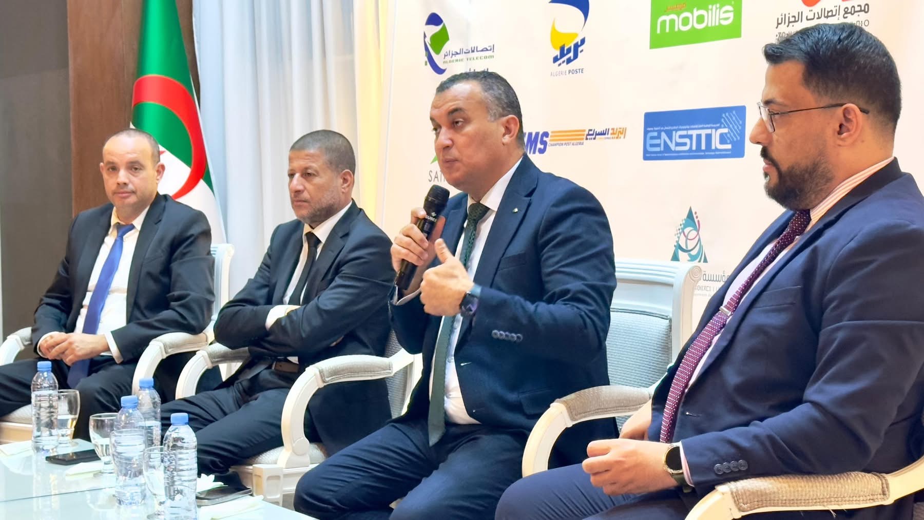 زروقي يعقد لقاء جهويا مع عمال البريد بولاية وهران