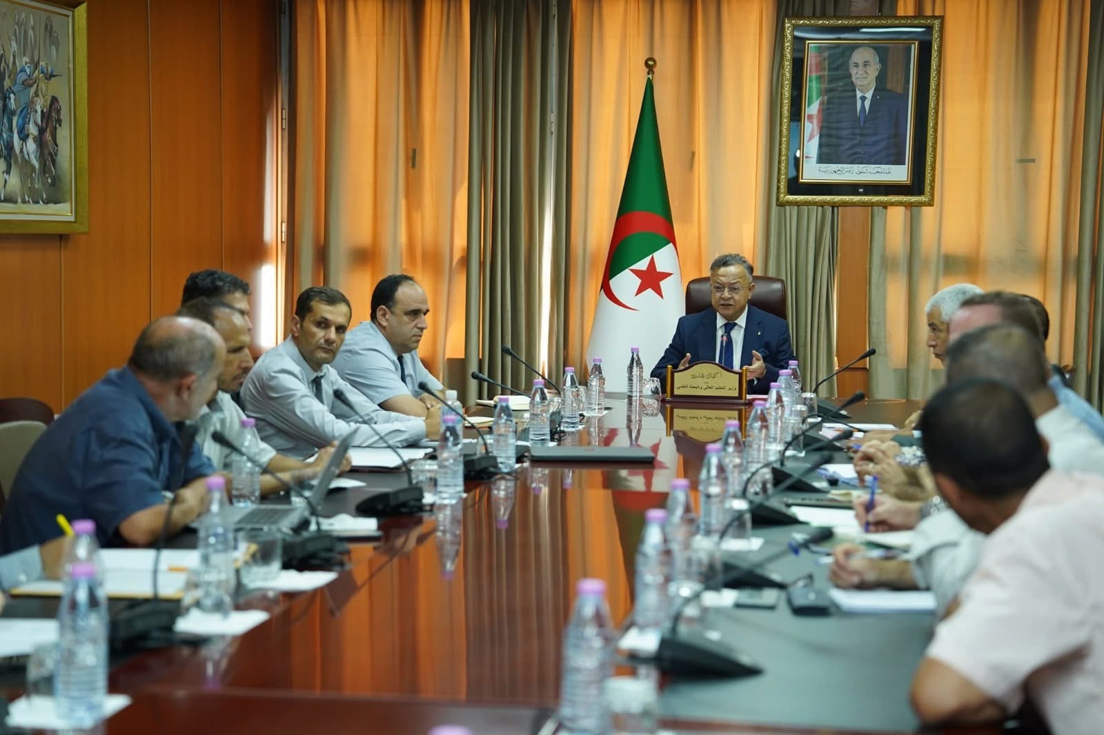 بداري يلتقي بفريق من الأساتذة الباحثين