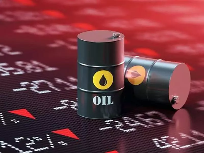 هبوط أسعار النفط وسط توقعات بتراجع الطلب وزيادة المعروض