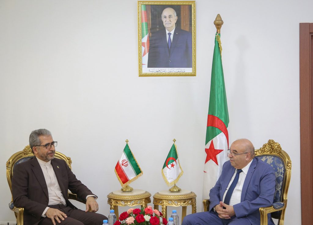 وزير الصناعة الصيدلانية يبحث مع السفير الايراني فرص الشراكة والتعاون الثنائي