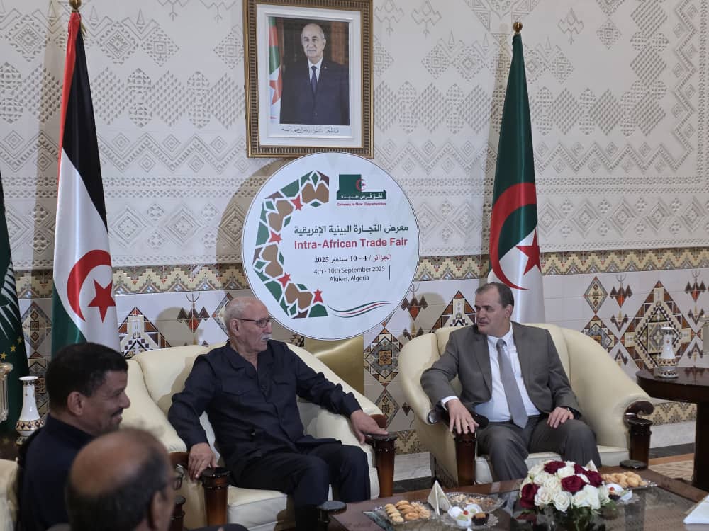 الرئيس الصحراوي يصل الجزائر للمشاركة في الطبعة الرابعة لمعرض التجارة البينية الإفريقية