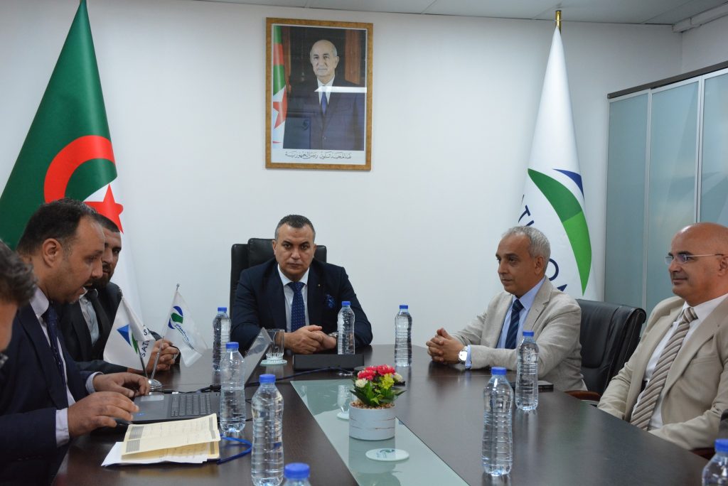 زروقي يؤكد على تطوير الحلول الرقمية ومواكبة الاستعدادات لإطلاق خدمات “الجيل الخامس”