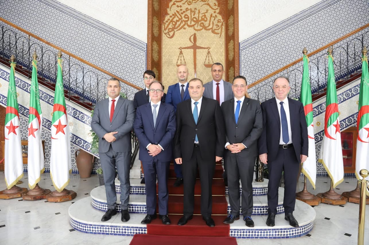 بوجمعة يستقبل الأمين العام لمؤتمر لاهاي للقانون الدولي الخاص و رئيس الإتحاد الدولي للمحضرين القضائيين