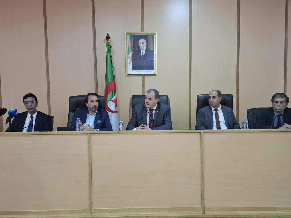 رزيق يشرف على لقاء تنسيقي مع المتعاملين الاقتصاديين الحائزين على عقود تصديرية في معرض التجارة الإفريقية البينية
