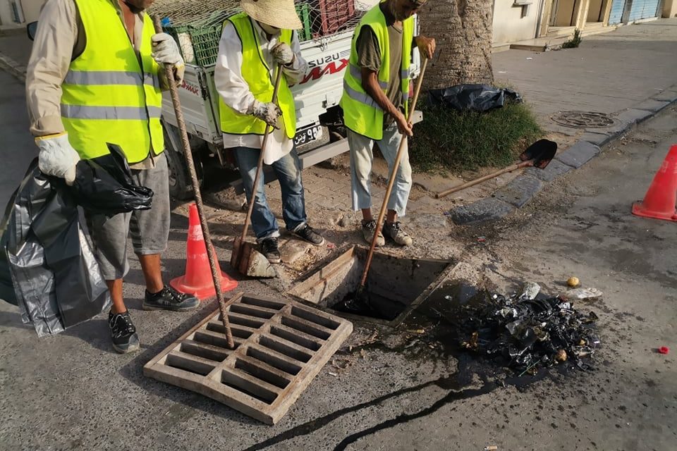 إيليزي : تواصل حملة صيانة شبكات التطهير لضمان انسيابية مياه الصرف الصحي
