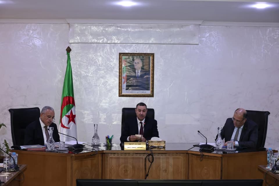 سعيود يترأس اجتماعا لمتابعة آثار التقلبات الجوية وإنشاء الشركة الوطنية للنقل الجوي الداخلي