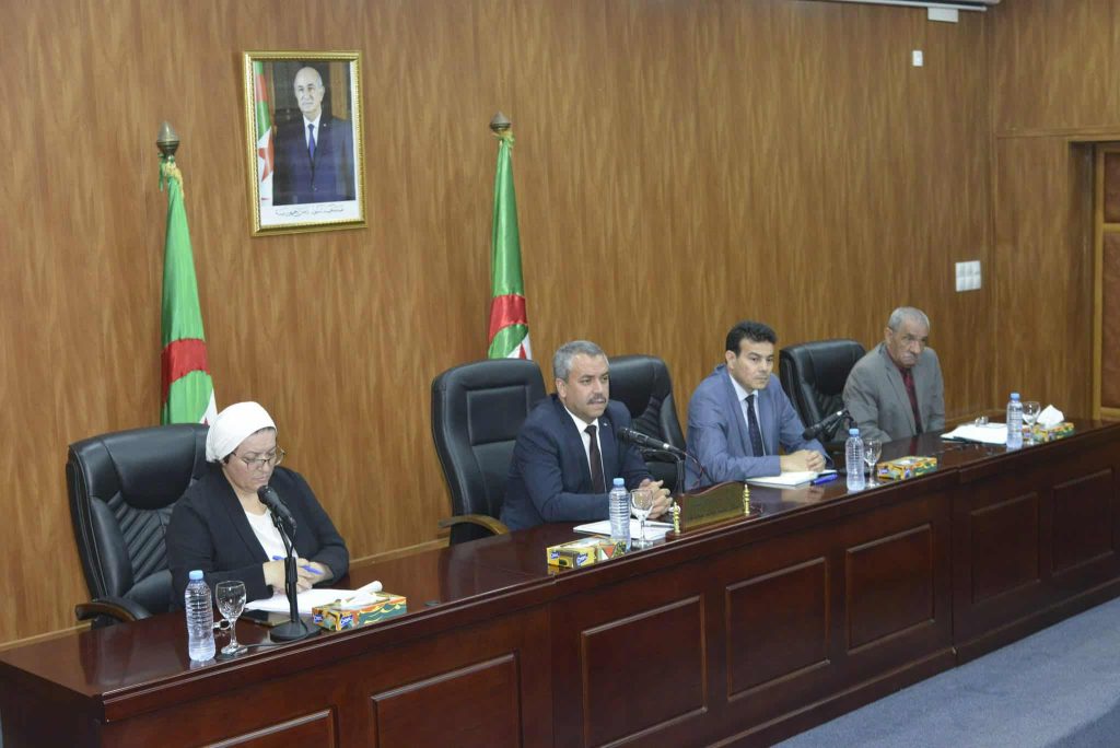 وزير التربية يشرف على لقاء تشاوري مع ممثلي النقابات وجمعيات أولياء التلاميذ