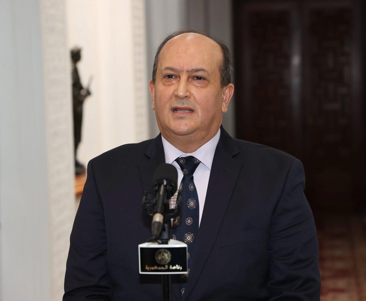 الوزير الأول: رئيس الجمهورية أسدى تعليماته بالسهر على خدمة المواطن والدفع بالاقتصاد الوطني