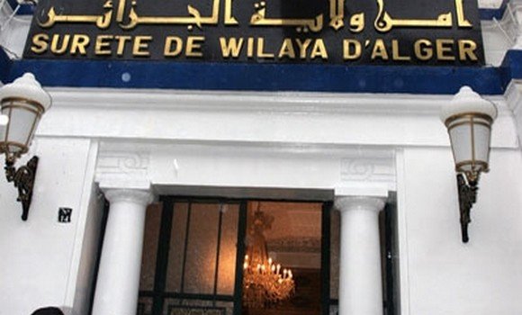 أمن ولاية الجزائر : الاطاحة بعصابة مختصة في سرقة المنازل وحجز أسلحة بيضاء محظورة