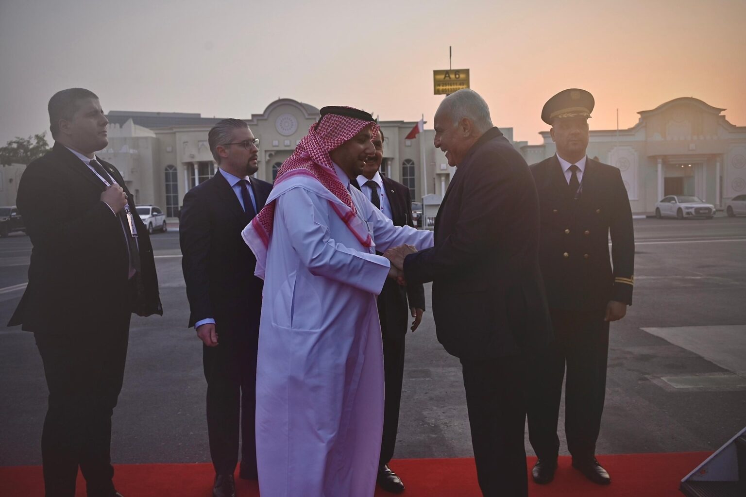 عطاف يحلّ بالعاصمة القطرية الدوحة بُغية المُشاركة في القمة العربية الإسلامية الطارئة المقرر انعقادها يوم غد