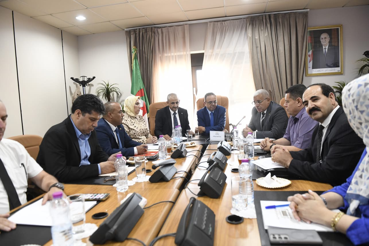 رئيس المجلس الشعبي الوطني يتابع جانبا من أشغال الدورة التكوينية حول ” قواعد التشريفات”
