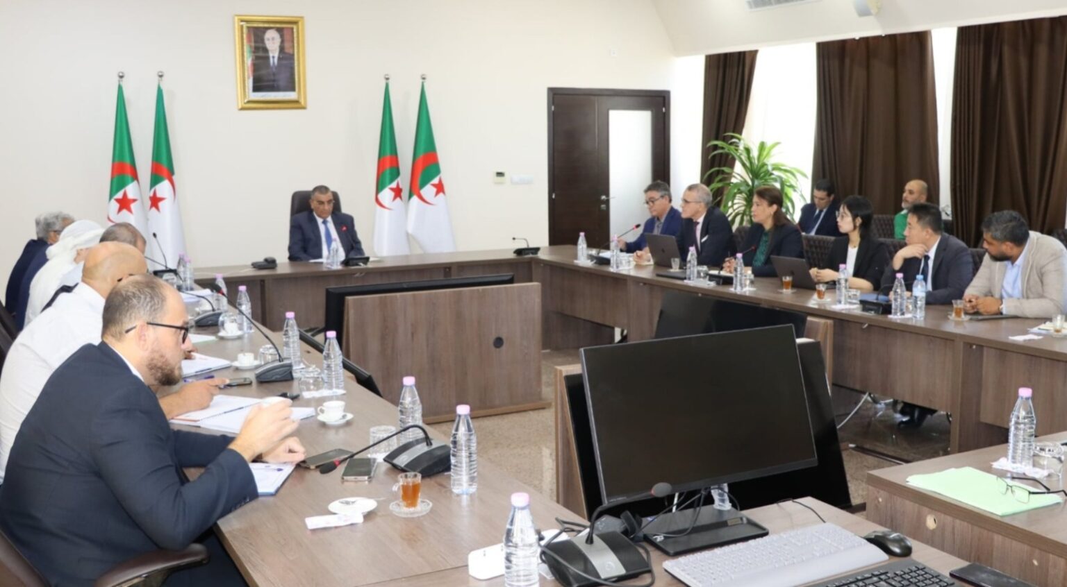 وزير الأشغال العمومية يترأس اجتماع عمل لمتابعة مدى تقدم مشروع توسعة ميناء عنابة الفوسفاتي